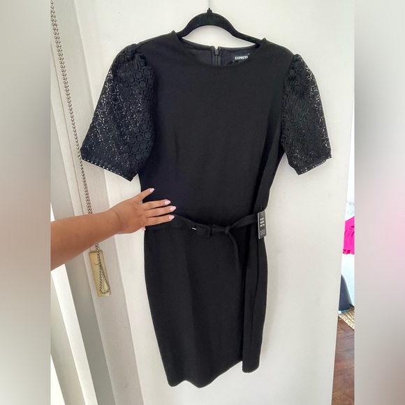 Black knee length dress with a belt - Picture 3 of 3